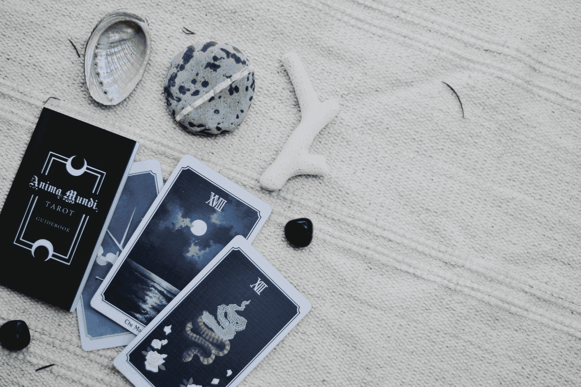 Photo - A free relationship tarot reading tool