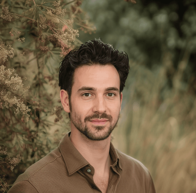 Adham Vayloris Photo - Adham Vayloris