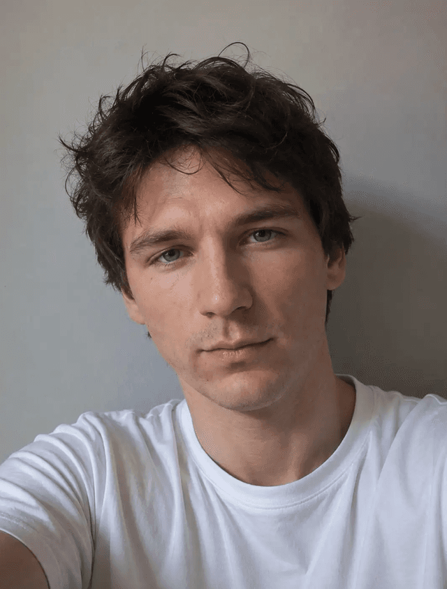 Ethan Moon Photo - Ethan Moon