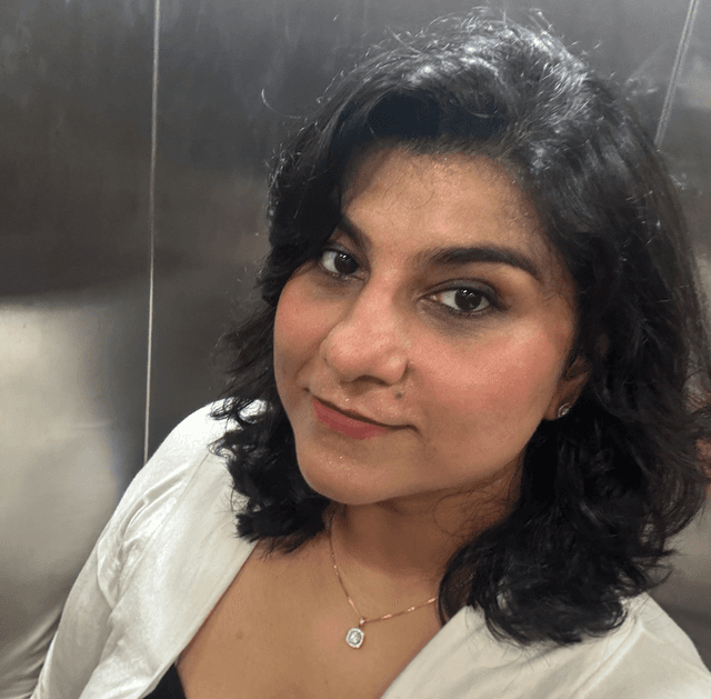 Queen V Photo - Queen V