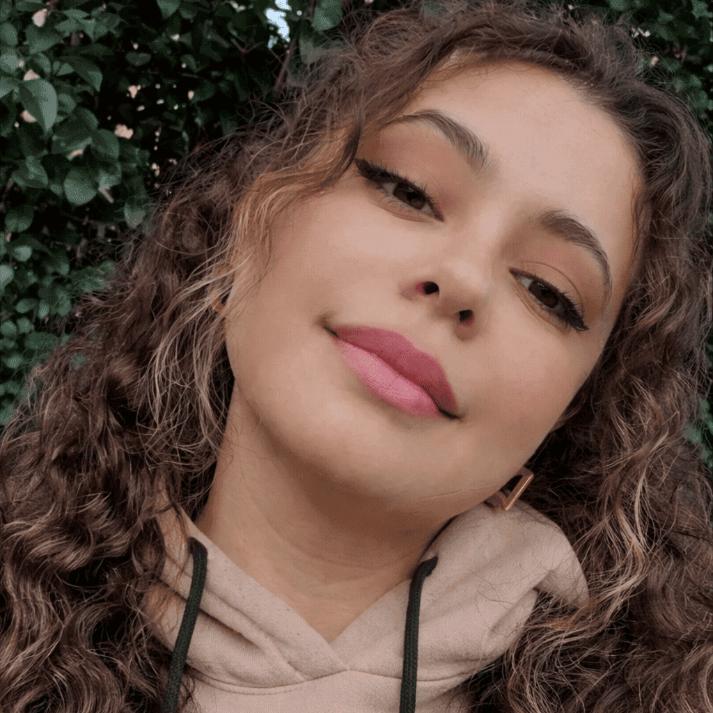 Amara Vey Photo - Amara Vey