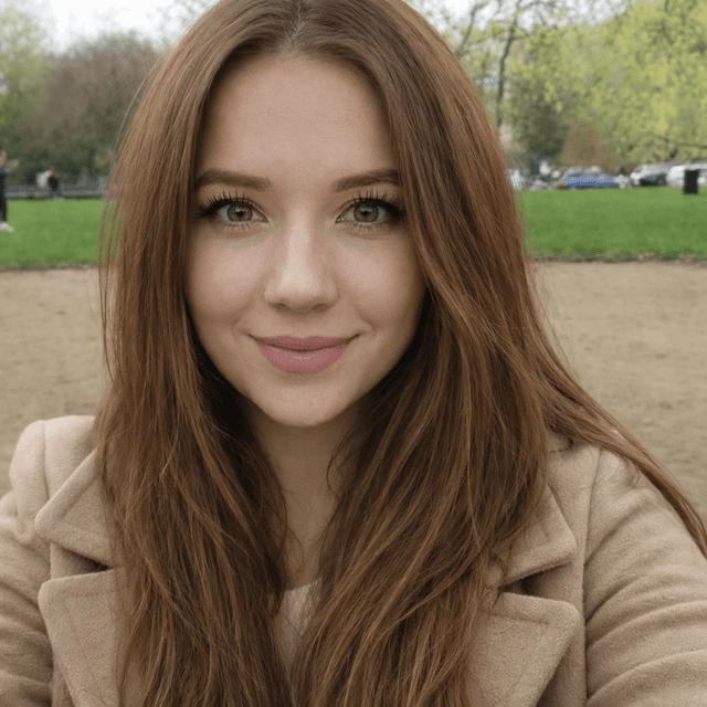 Medium Elana Photo - Medium Elana