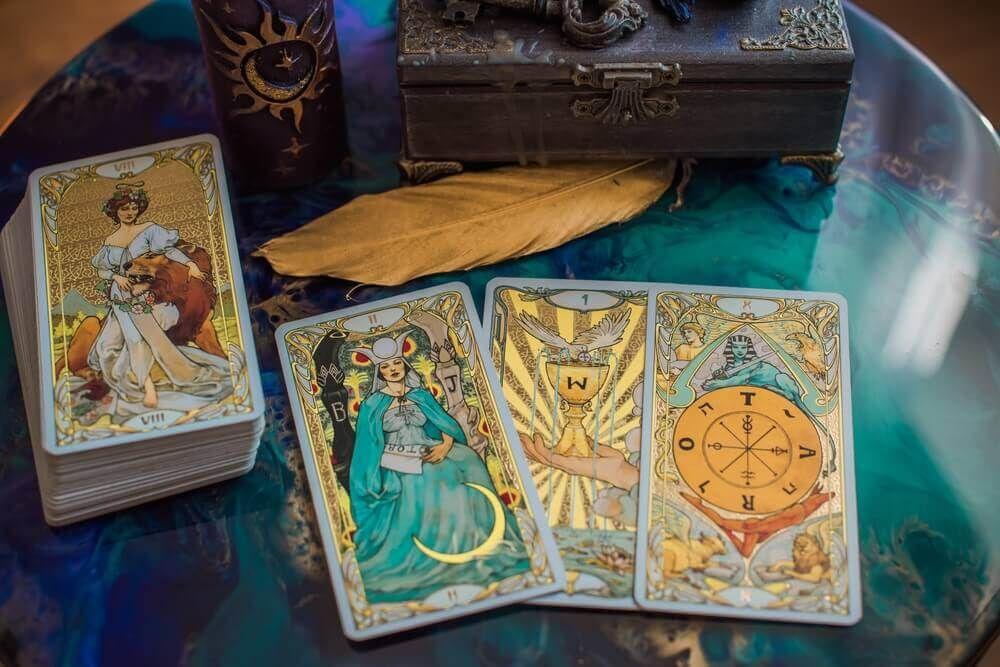 A pregnancy tarot reading Photo - A pregnancy tarot reading
