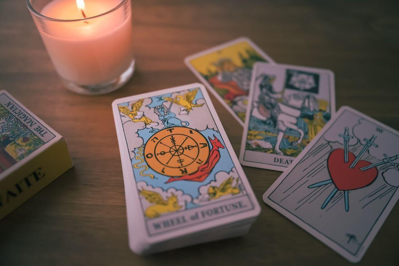 A simple two-card tarot spread for yes or no questions Photo - A simple two-card tarot spread for yes or no questions