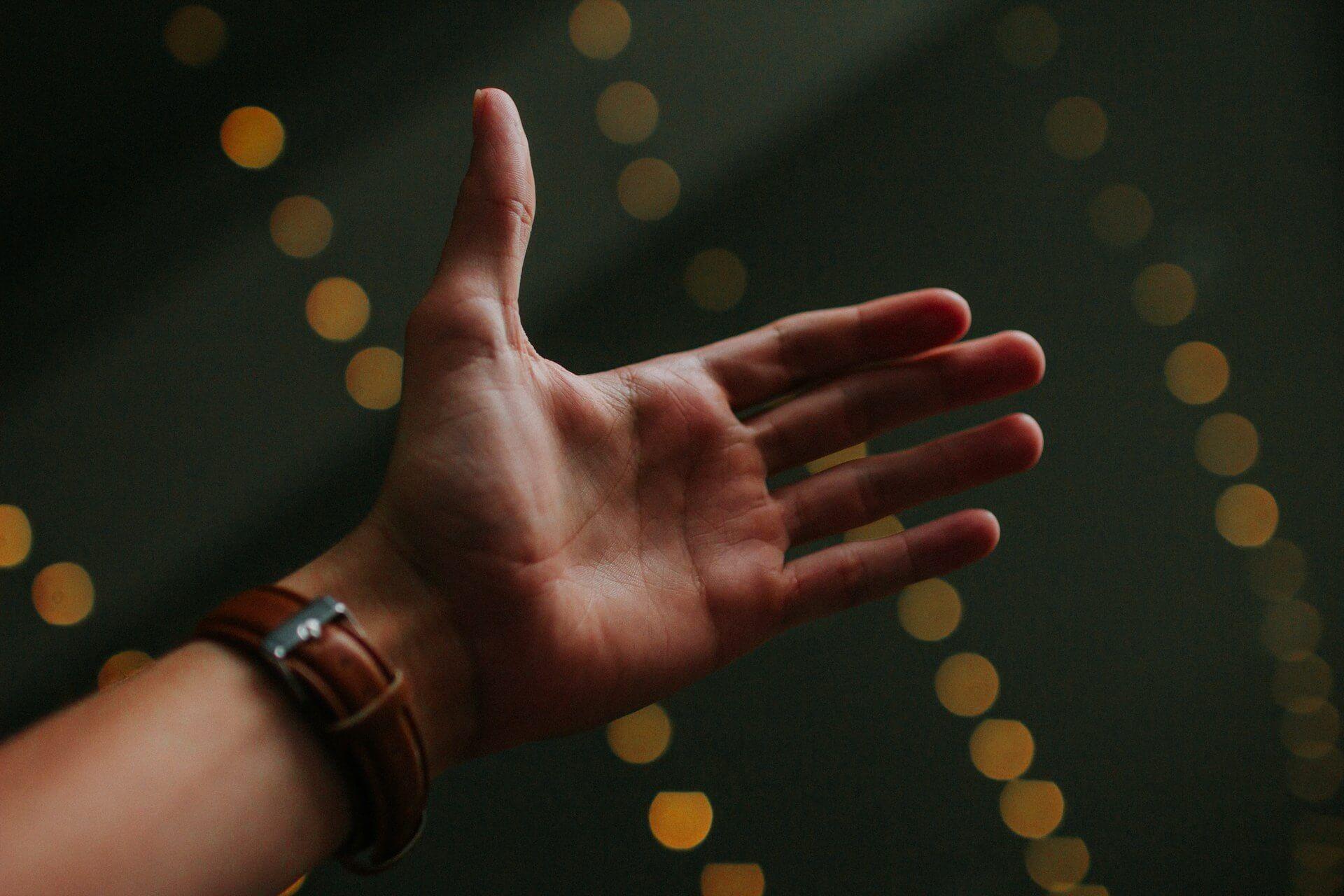 Left Palm Itching Spiritual Meaning