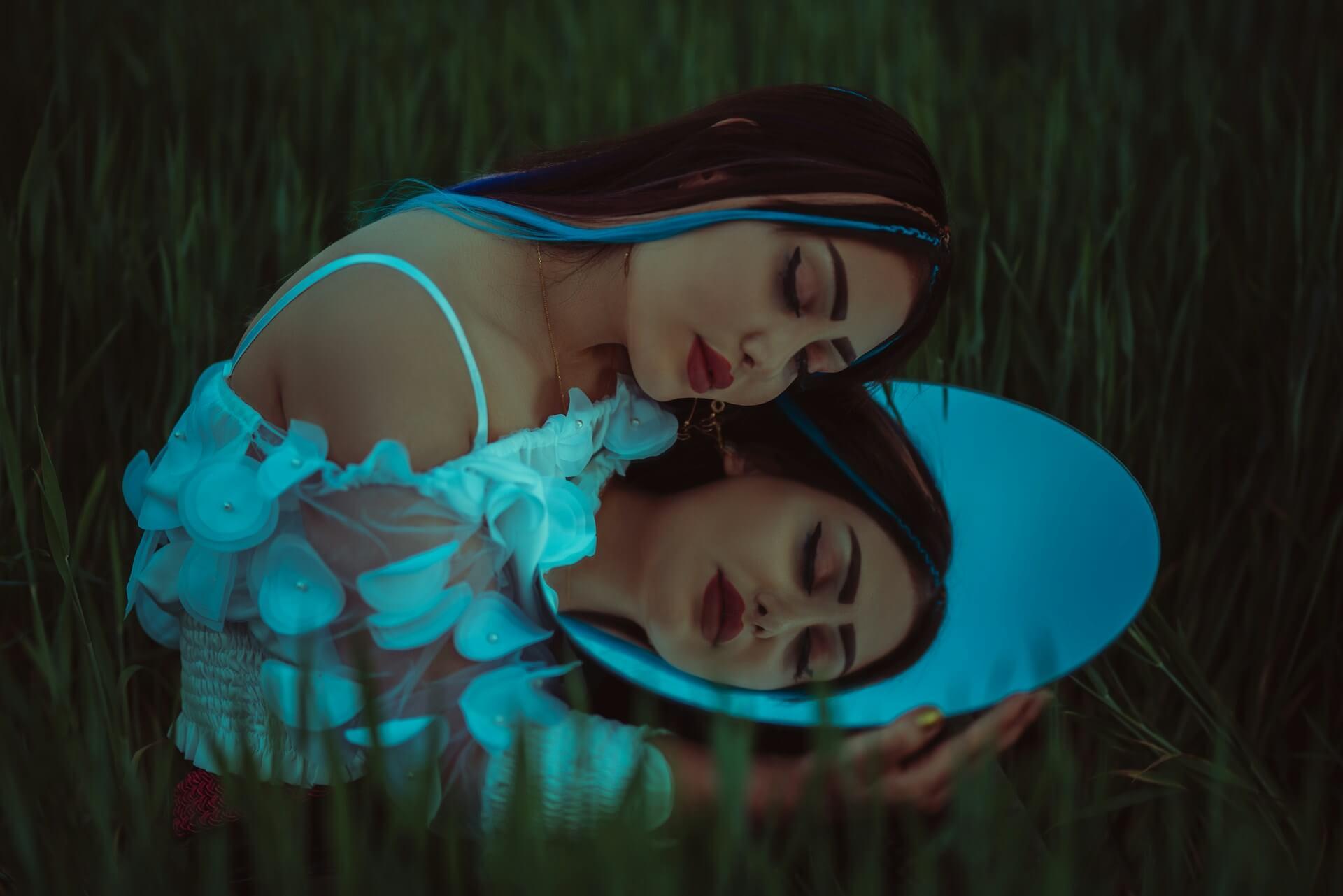 Sleeping In Front Of A Mirror Spiritual Meaning