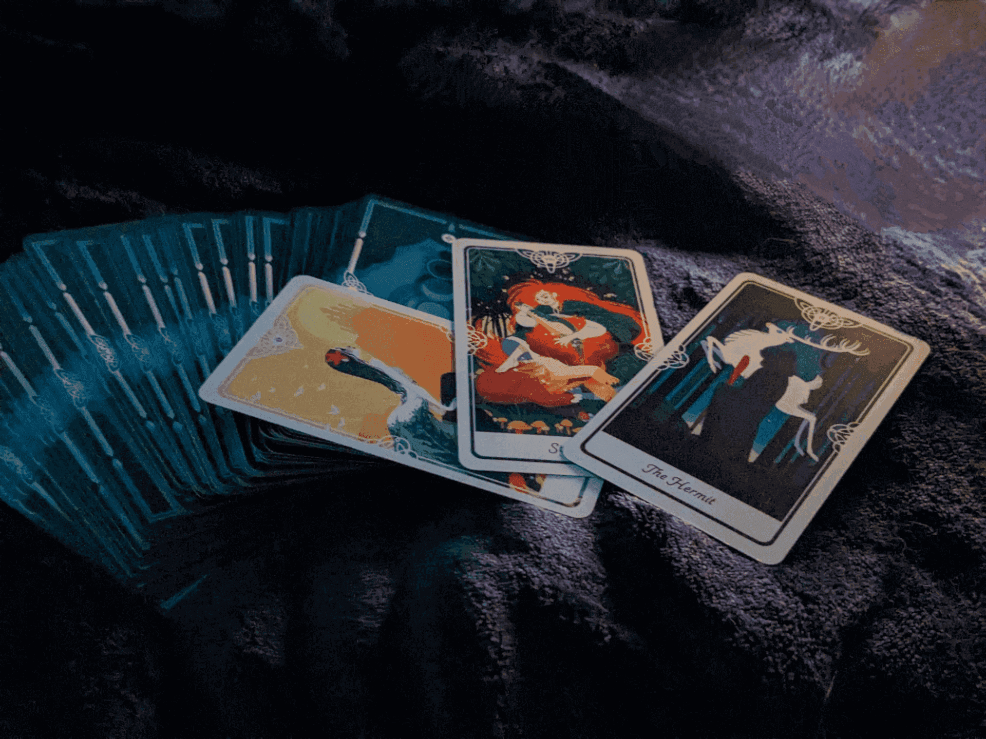 Een tarotlegging voor nieuwe romantische liefde, als illustratie bij dit artikel op de blog van AskNebula Photo - Een tarotlegging voor nieuwe romantische liefde, als illustratie bij dit artikel op de blog van AskNebula