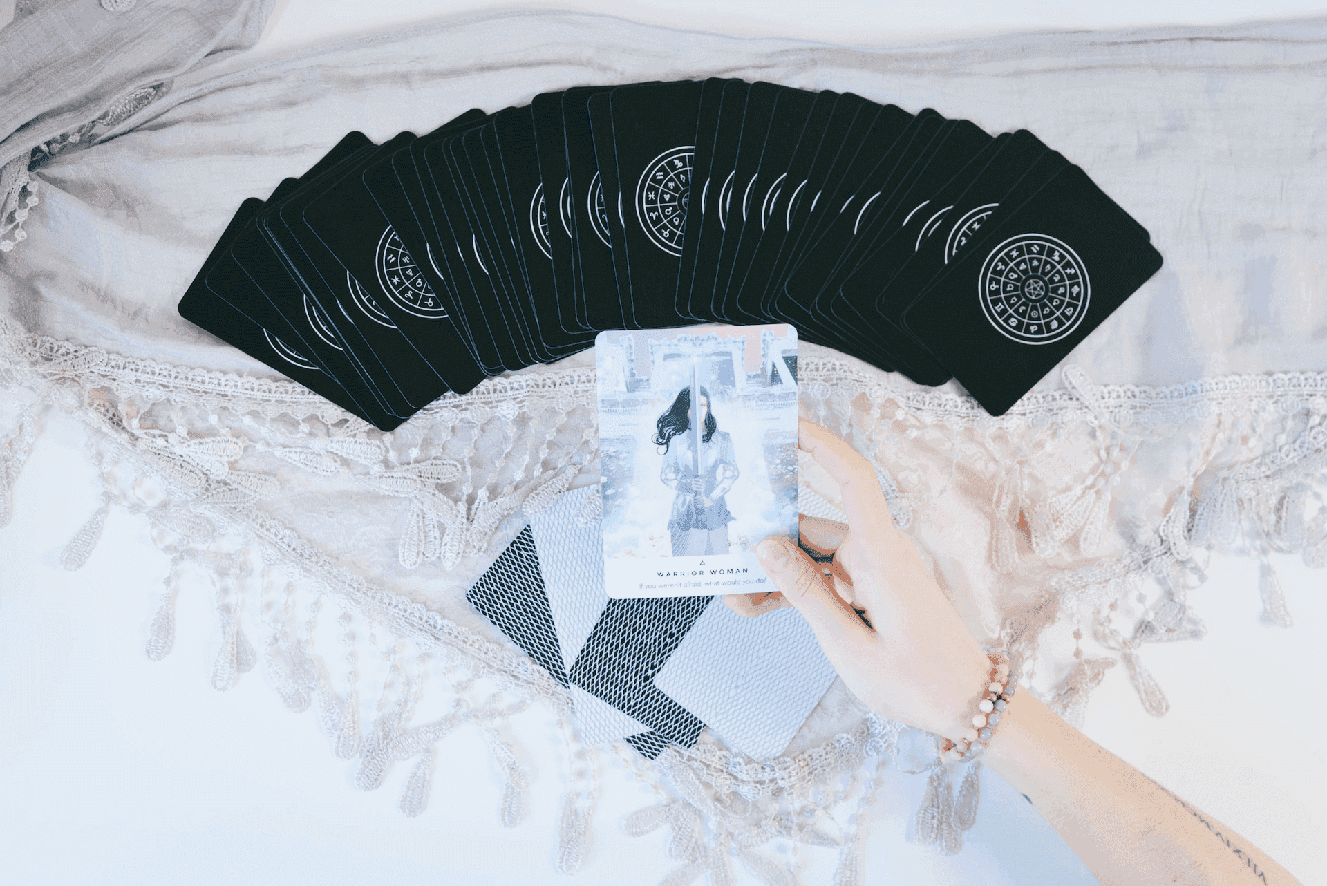 The Queen of Wands tarot meaning in yes or no readings Photo - The Queen of Wands tarot meaning in yes or no readings